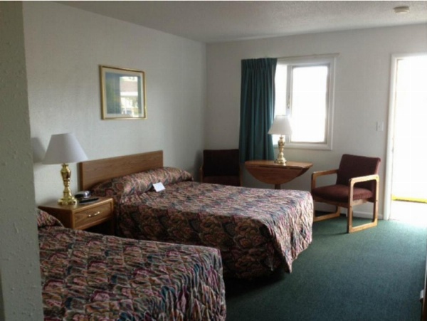 Town House Motel image 7