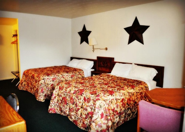Town House Motel image 8