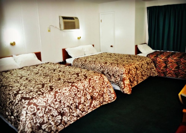 Town House Motel image 9