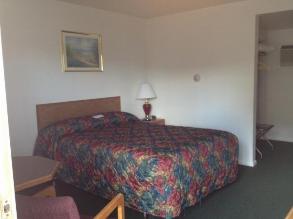 Town House Motel image 12