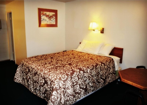 Town House Motel image 5