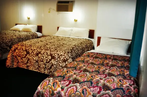 Town House Motel 10